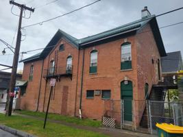 featured image of 1006 Plymouth Ave S