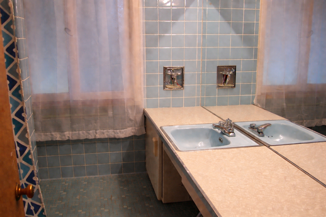 1428 Northwestern Ave - Photo 6 of 9