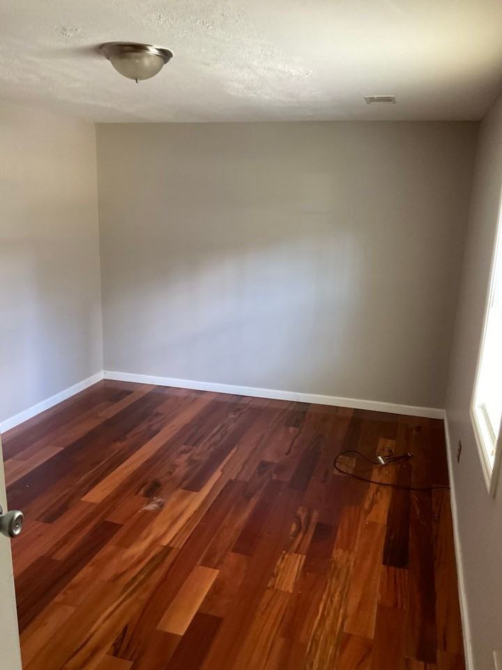 225 Hudson Rd - Photo 2 of 7