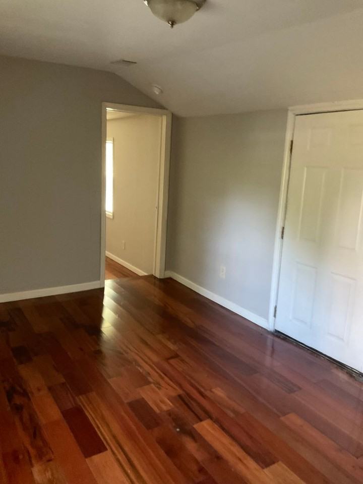 225 Hudson Rd - Photo 3 of 7