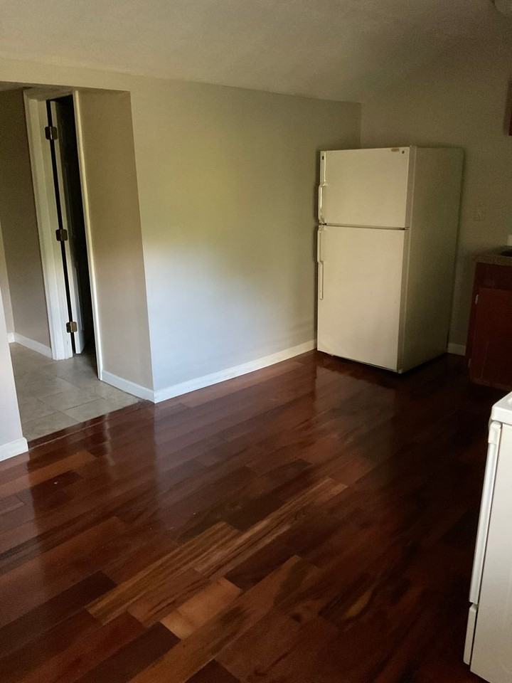 225 Hudson Rd - Photo 5 of 7