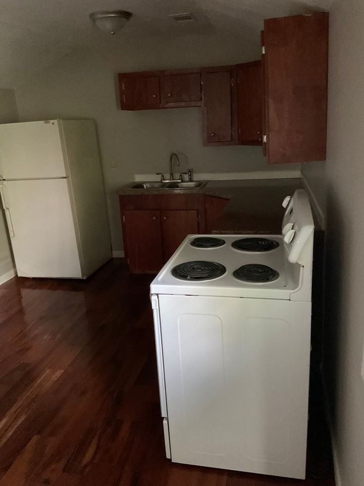 225 Hudson Rd - Photo 6 of 7