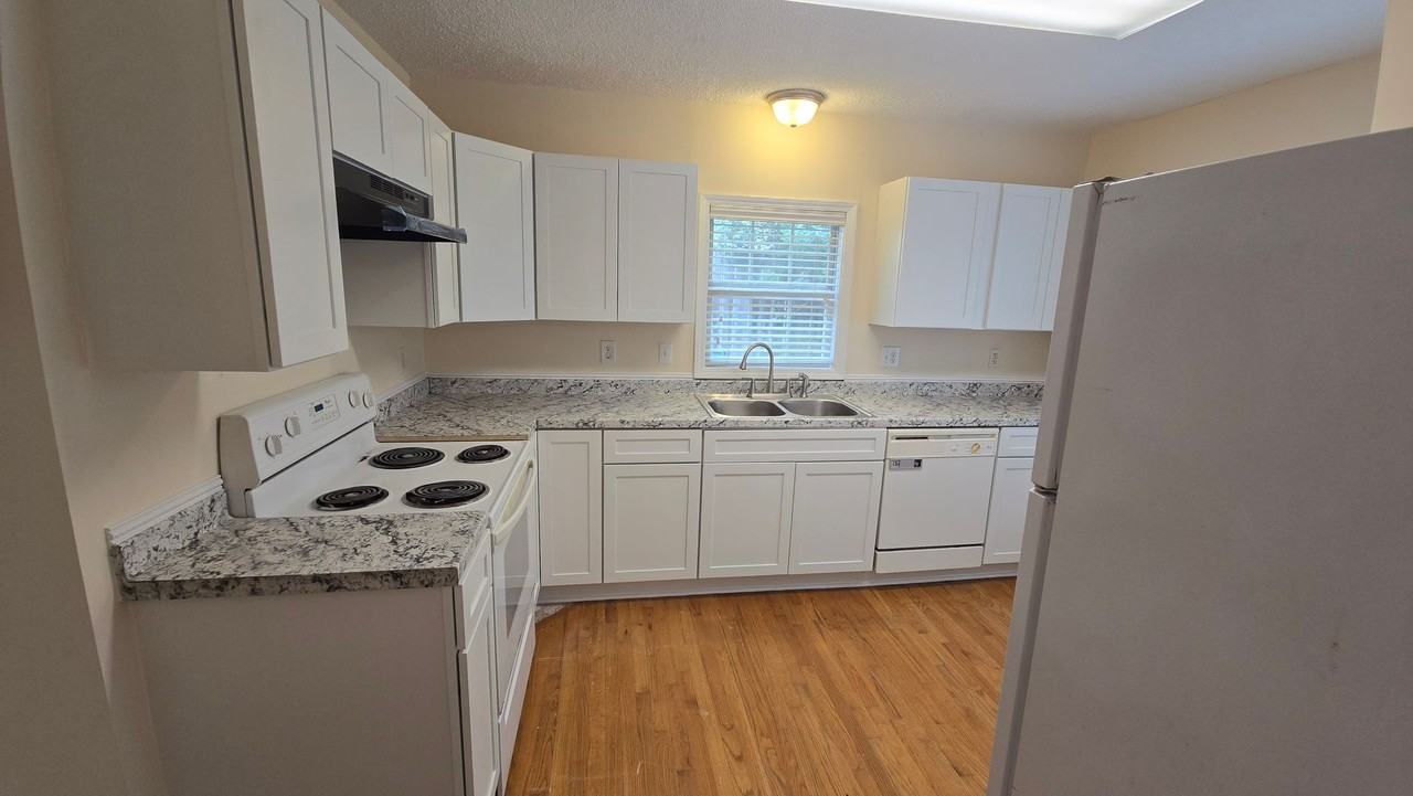 411 Northwood St - Photo 5 of 26