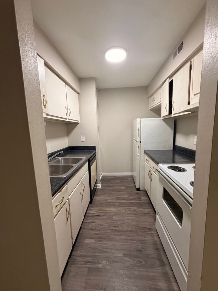 310 Orchard Trace Ln #8 - Photo 5 of 9
