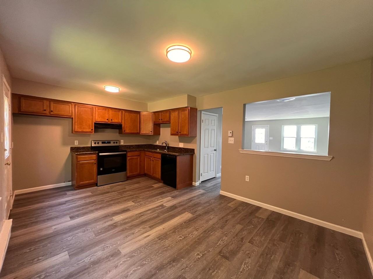 2832 Rhonda Ln - Photo 2 of 18