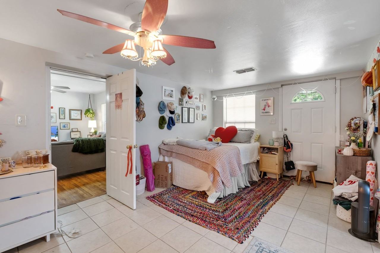 209 Edwards St - Photo 3 of 19