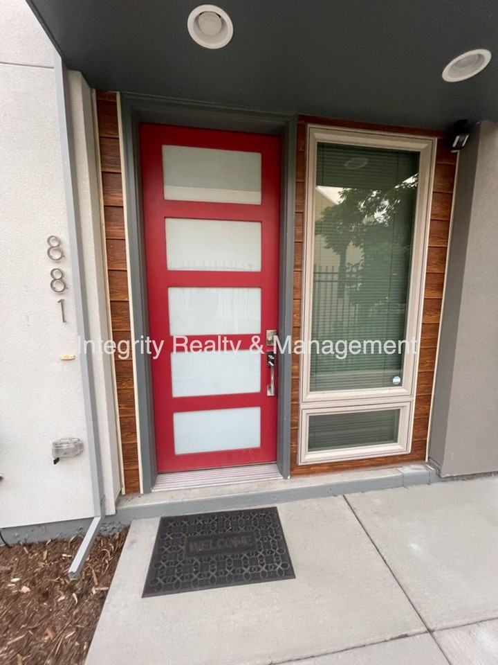 881 Delaware St - Photo 2 of 23