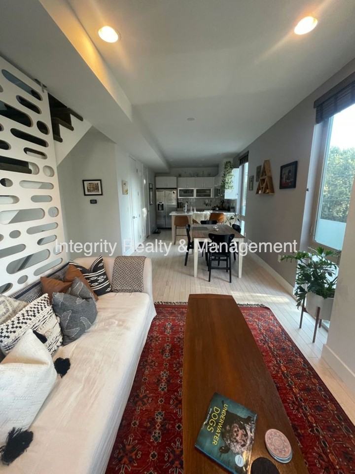 881 Delaware St - Photo 3 of 23