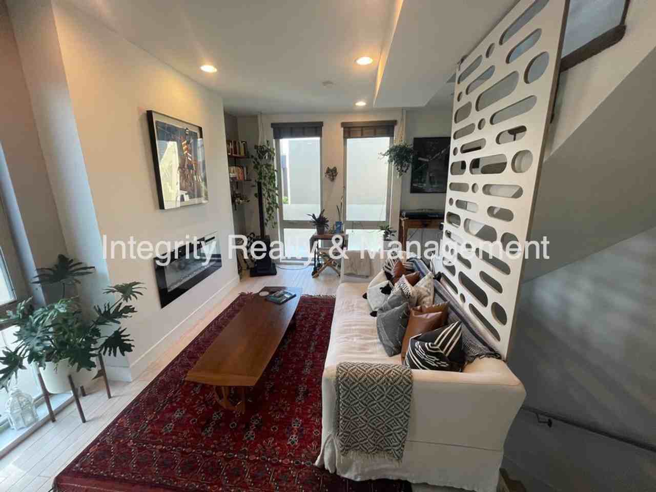 881 Delaware St - Photo 7 of 23