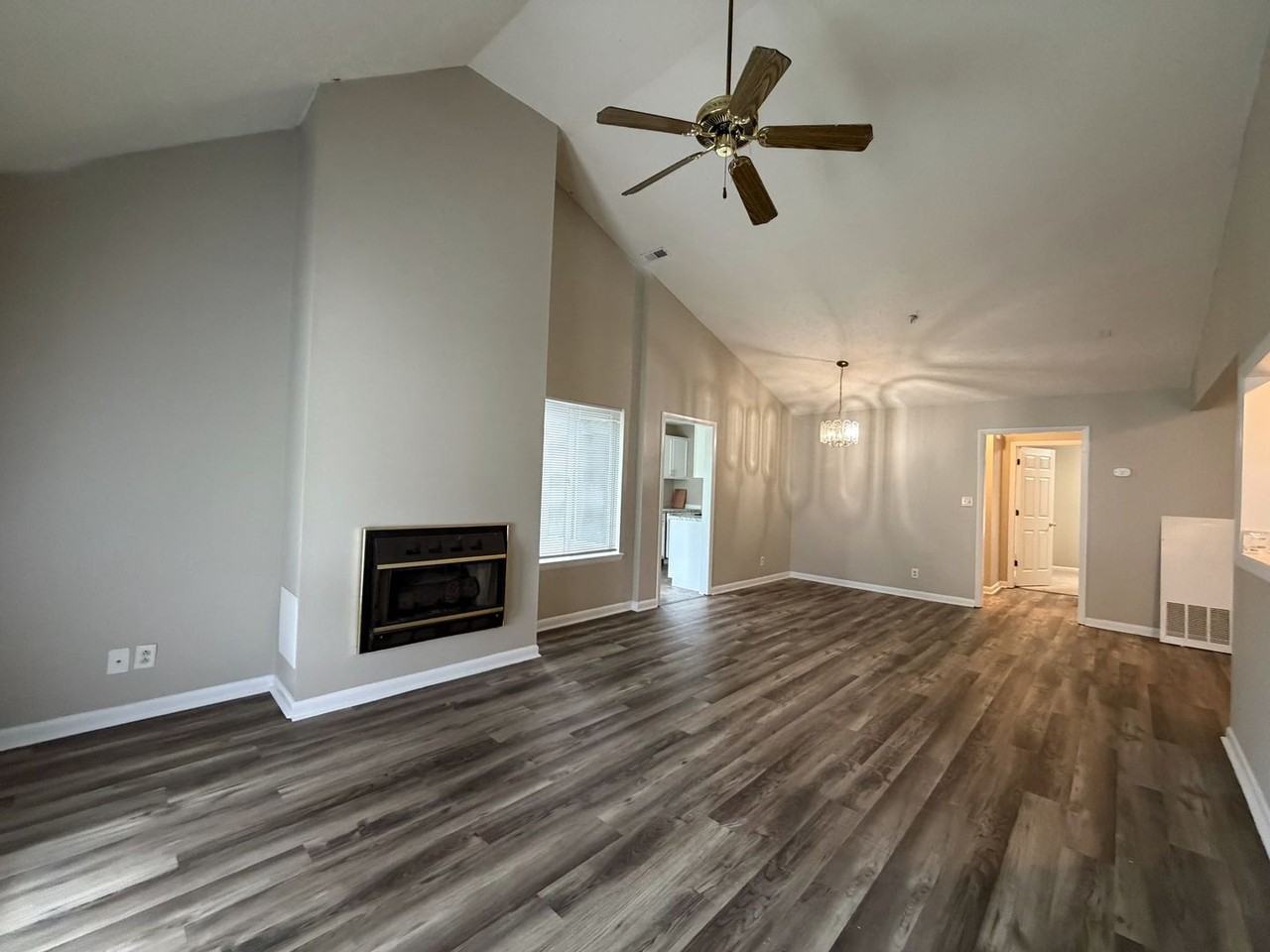 3374 Galleria Dr - Photo 2 of 16