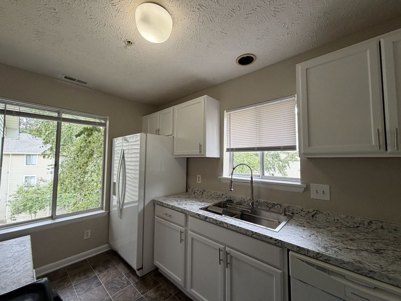 3374 Galleria Dr - Photo 3 of 16