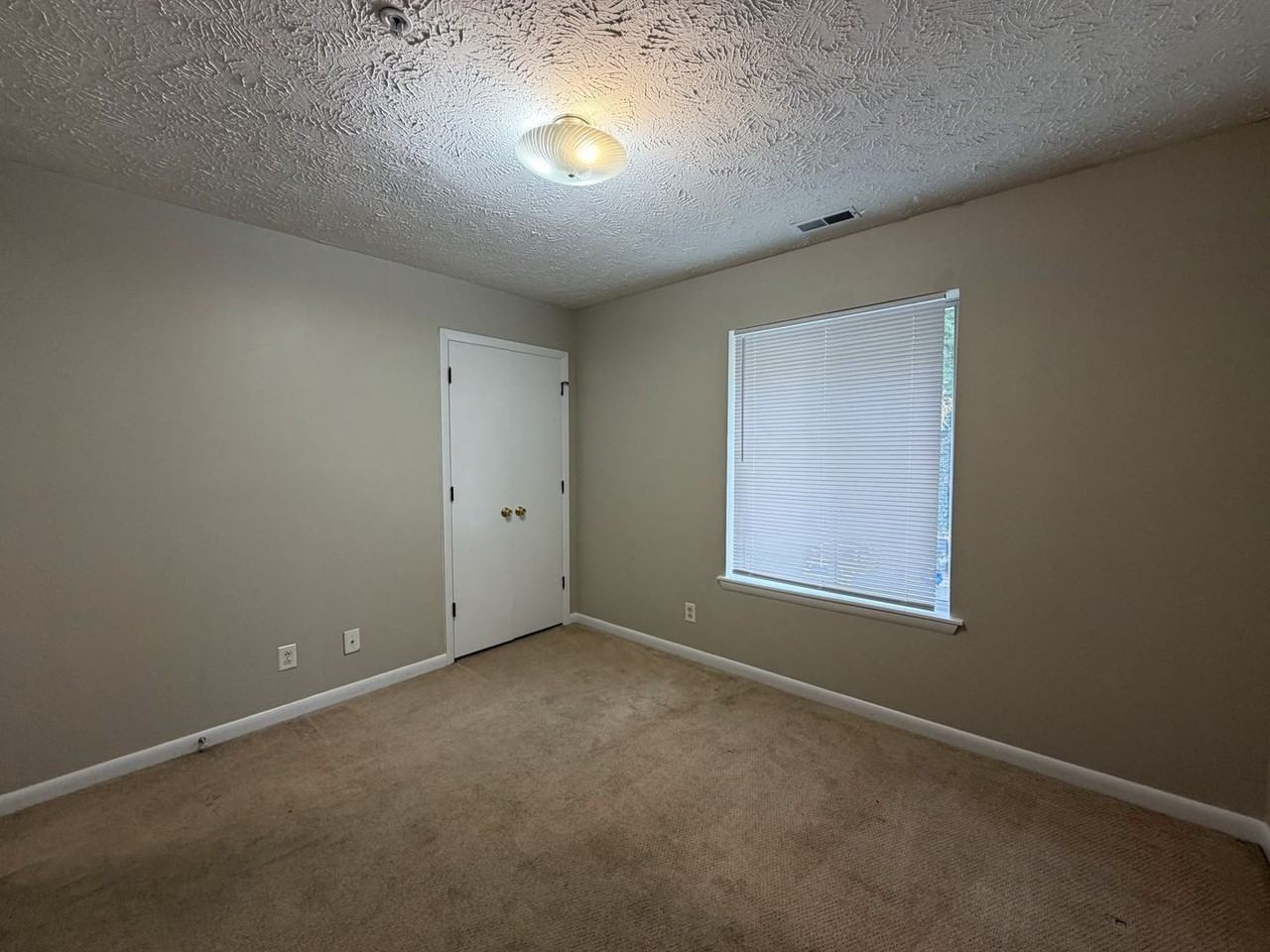 3374 Galleria Dr - Photo 6 of 16
