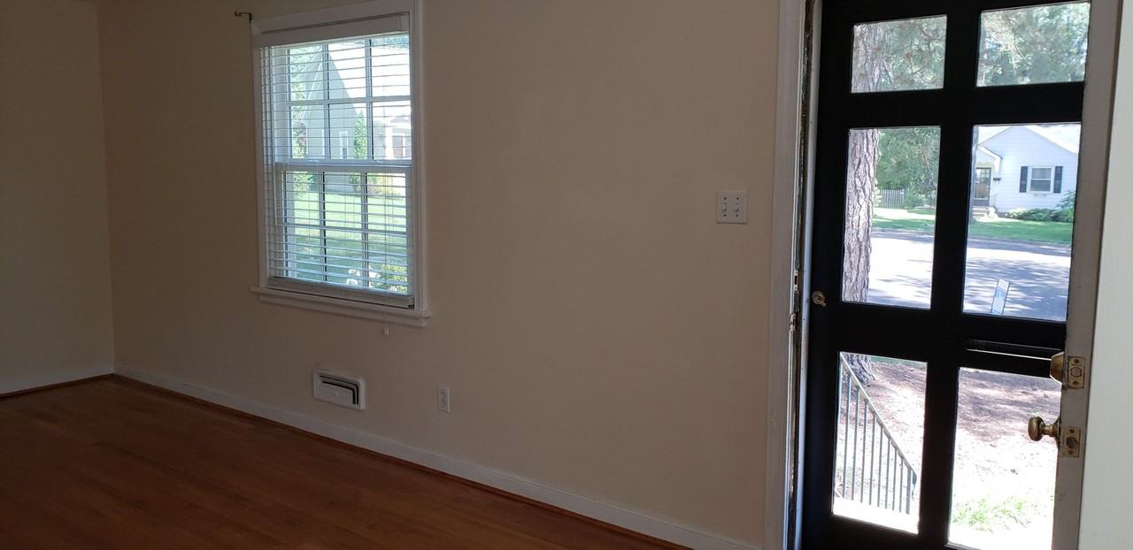 6707 Wessex Ln - Photo 3 of 12