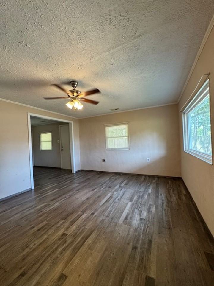 115 Nancy Dr - Photo 4 of 11