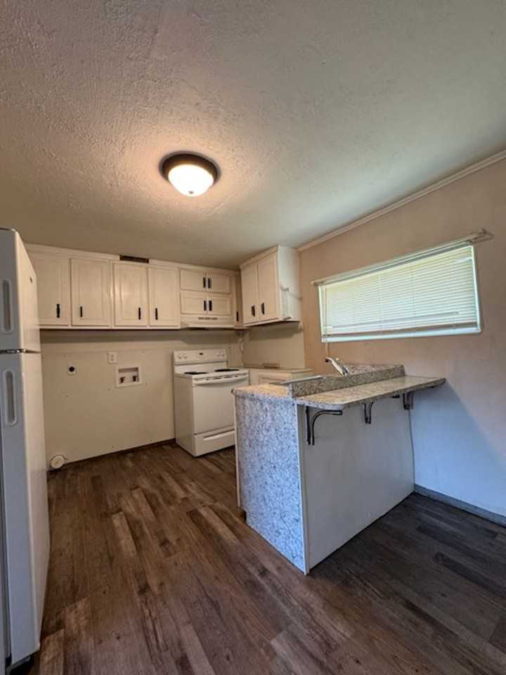 115 Nancy Dr - Photo 5 of 11