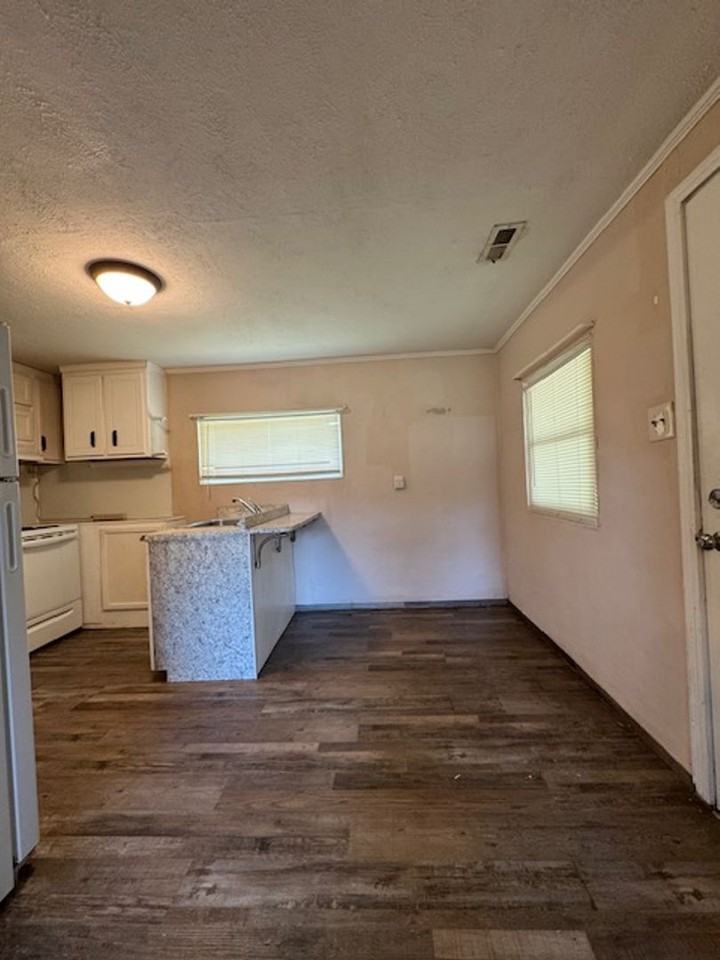 115 Nancy Dr - Photo 6 of 11