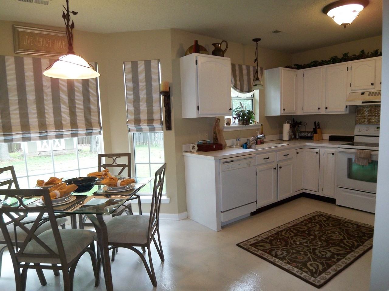 6010 Kenmore Ln - Photo 2 of 9