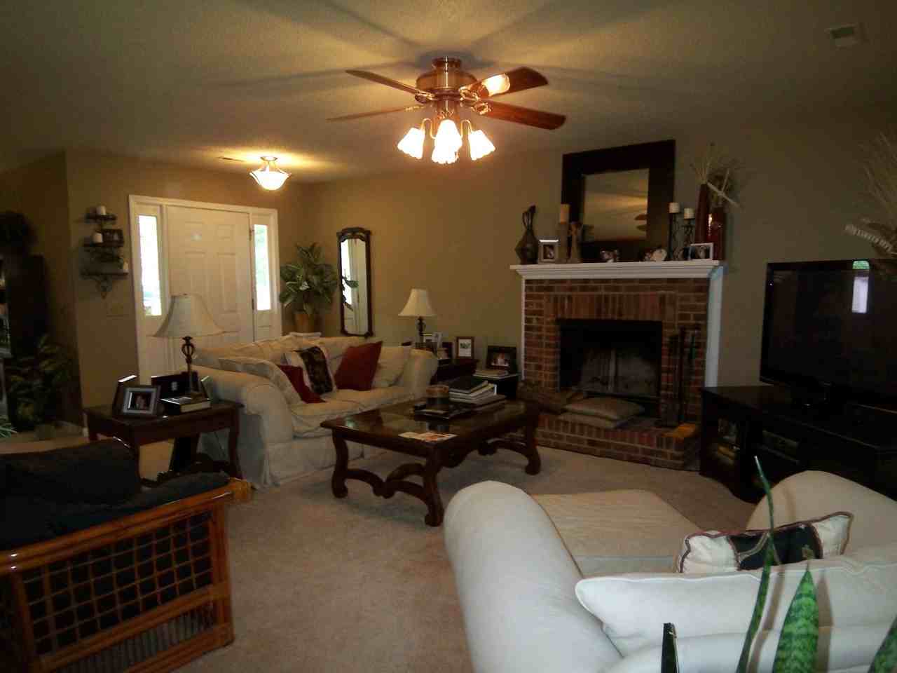 6010 Kenmore Ln - Photo 4 of 9