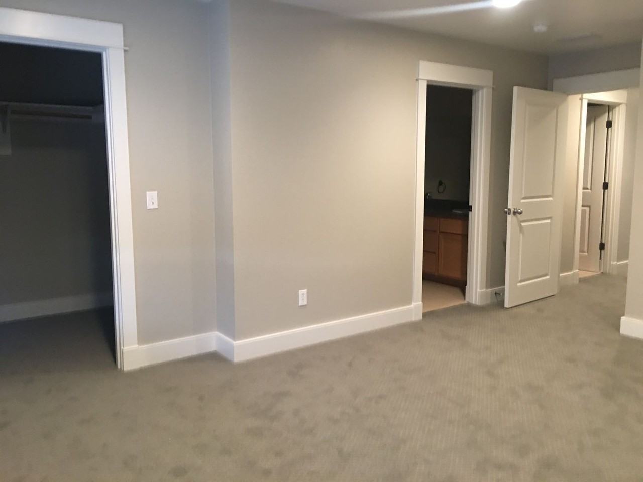 374 Kimball Ave - Photo 4 of 6