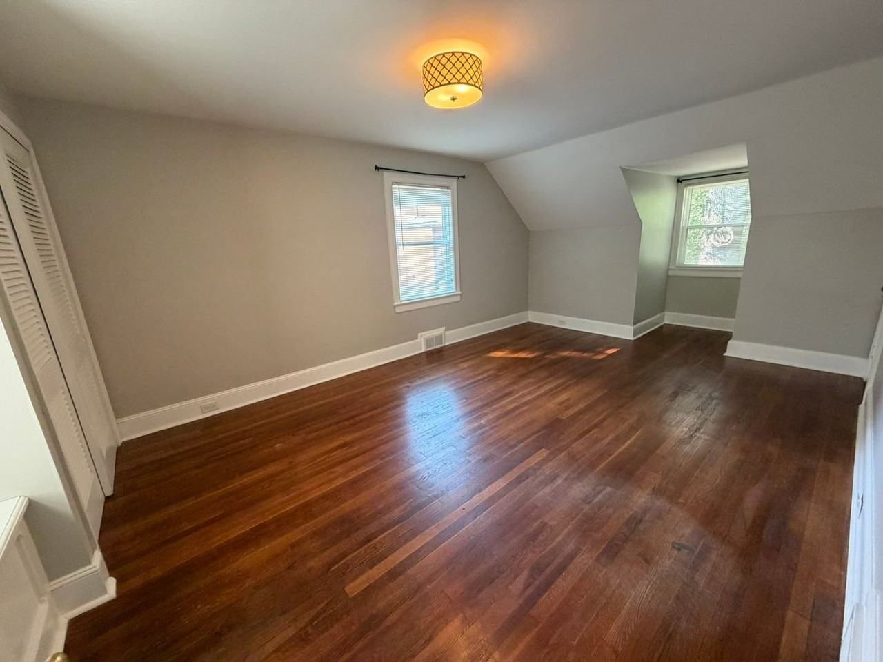 208 Woodland Dr - Photo 4 of 18