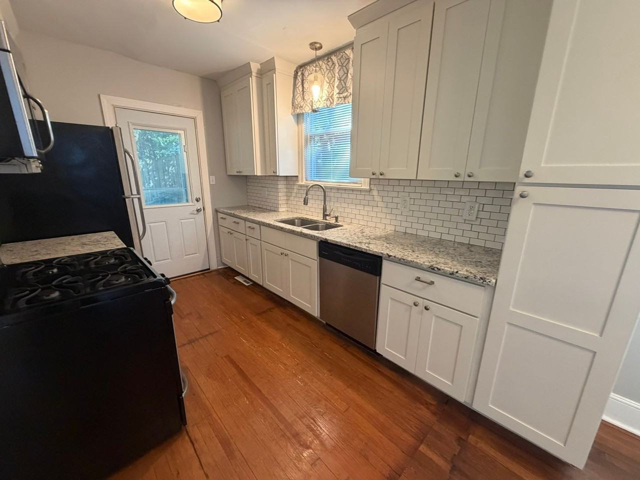 208 Woodland Dr - Photo 7 of 18