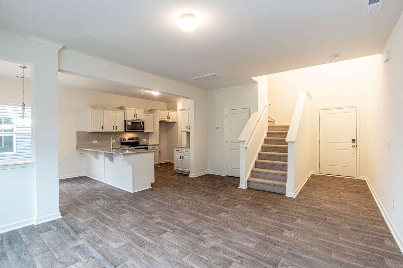 14082 Clayborn St - Photo 5 of 30