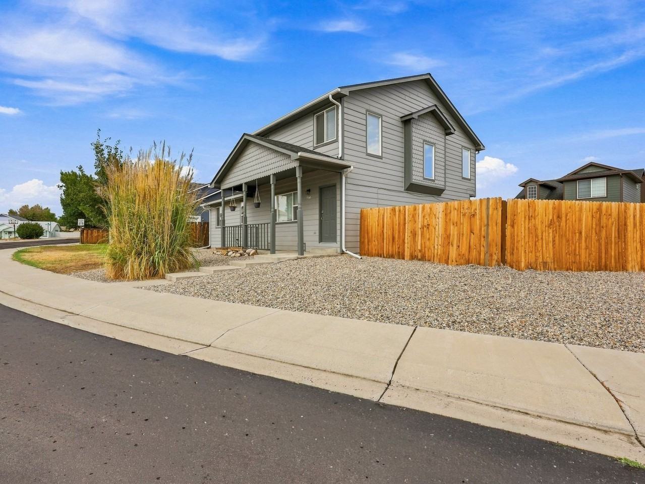 566 Placer St - Photo 2 of 11