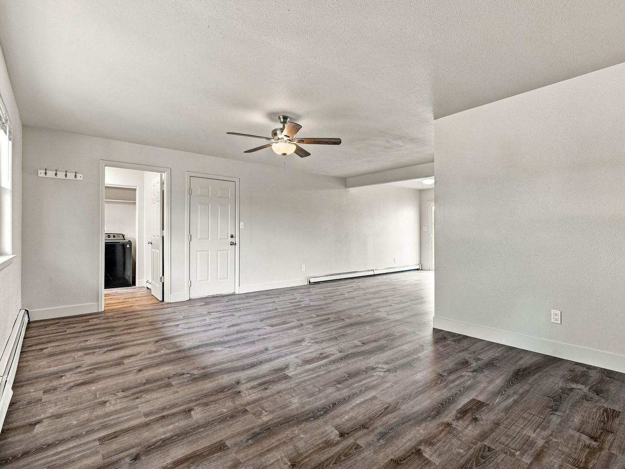 566 Placer St - Photo 3 of 11