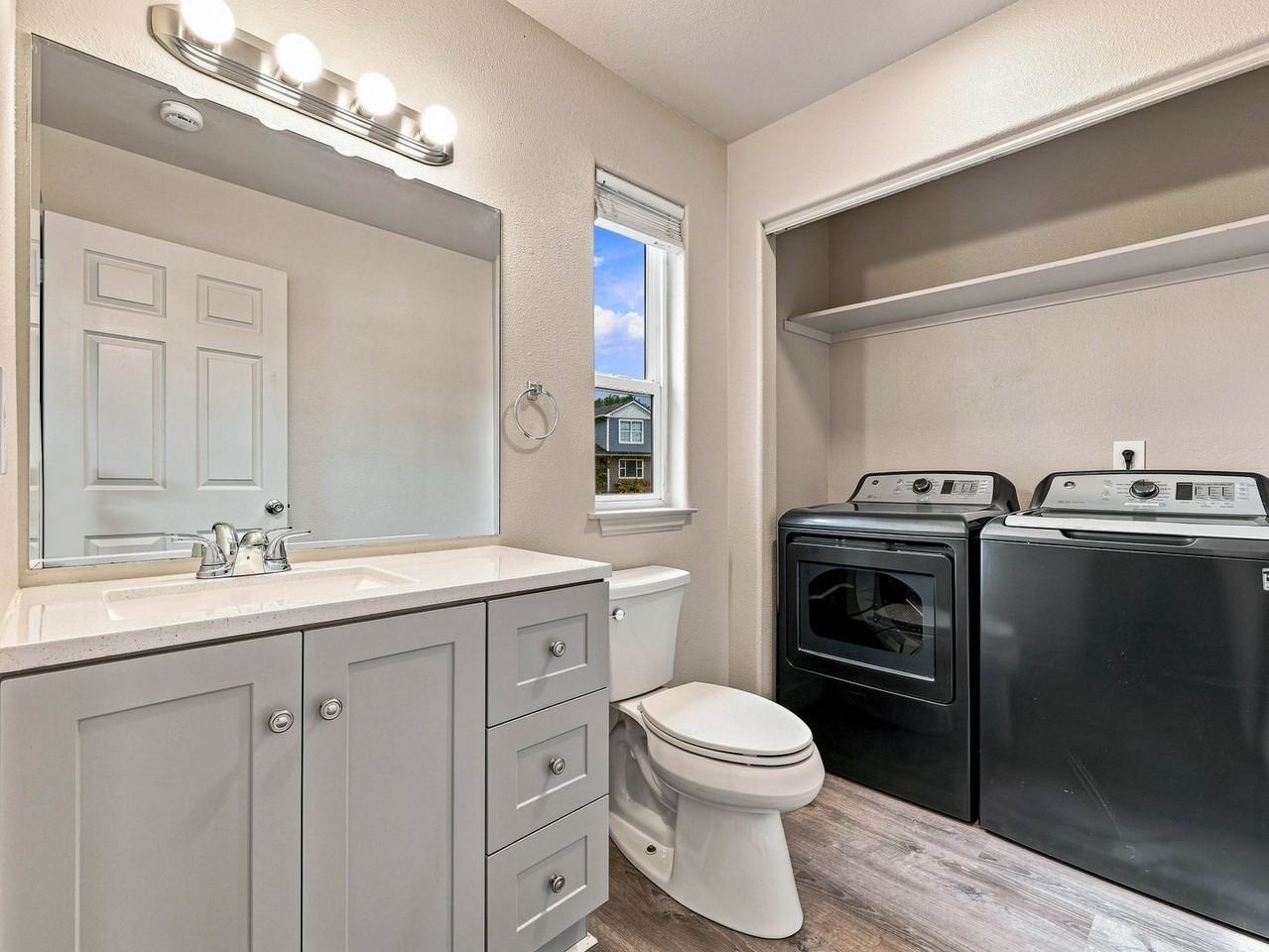 566 Placer St - Photo 4 of 11