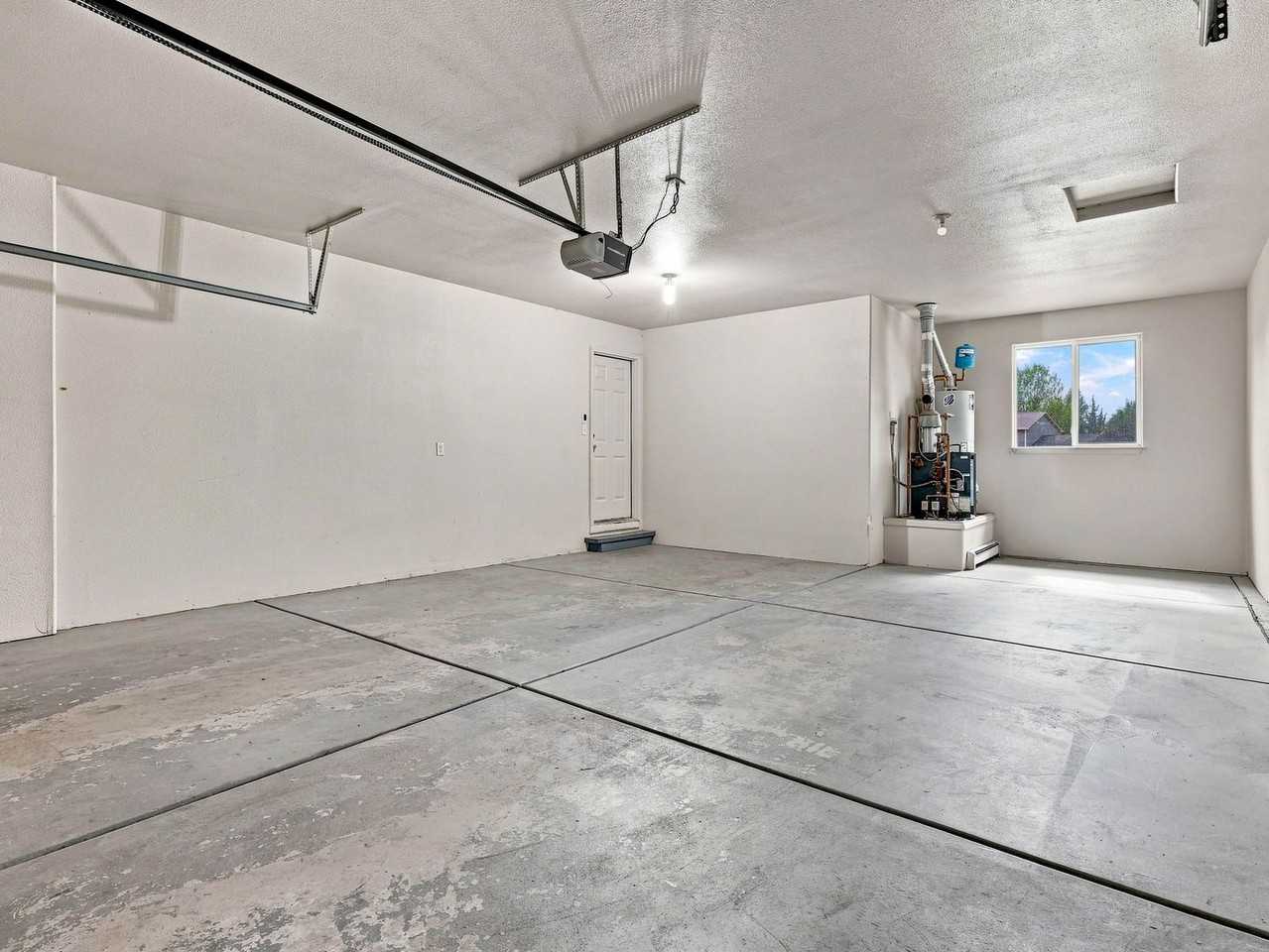 566 Placer St - Photo 7 of 11