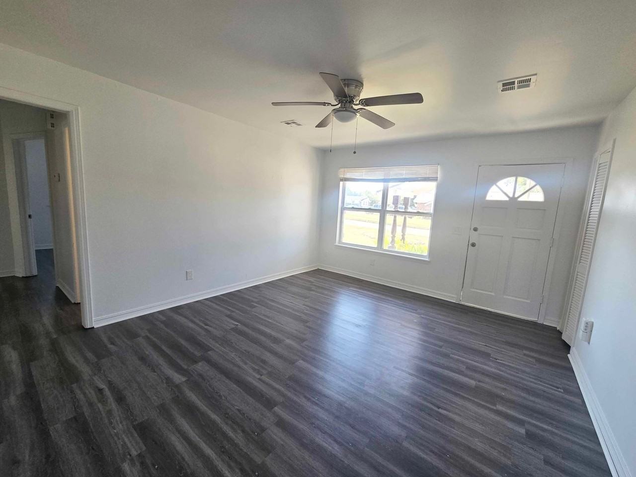 3325 Beechwood Dr - Photo 3 of 14