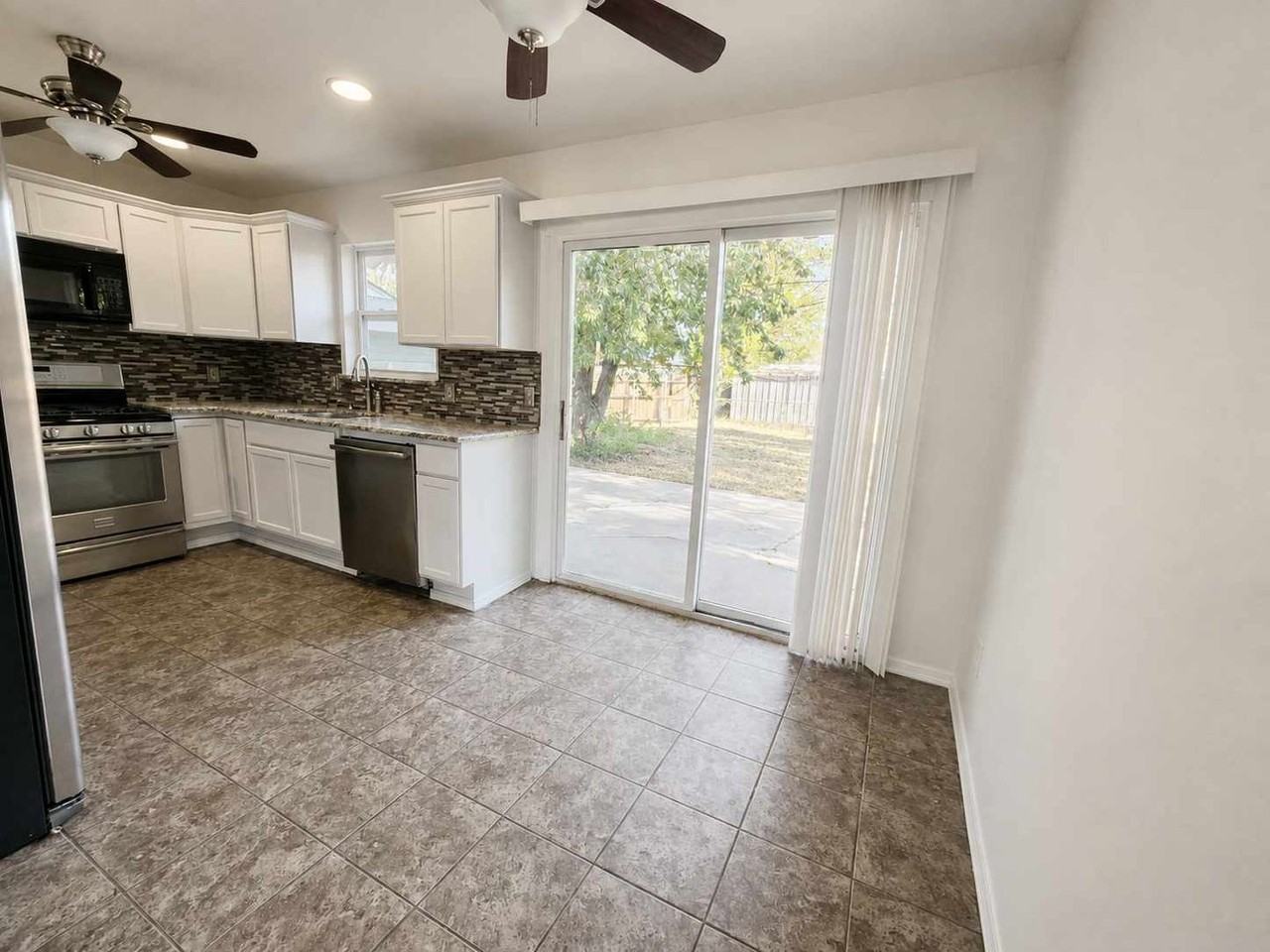 3325 Beechwood Dr - Photo 4 of 14