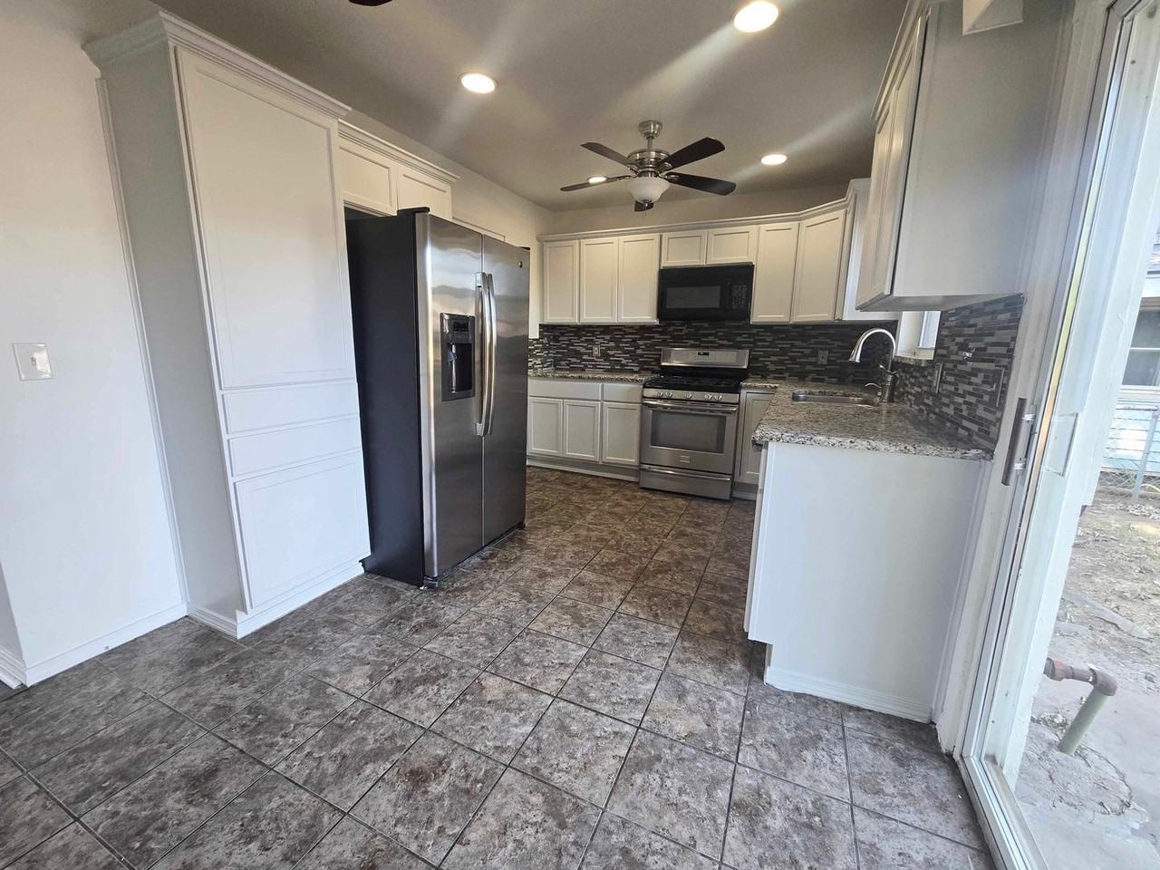 3325 Beechwood Dr - Photo 5 of 14