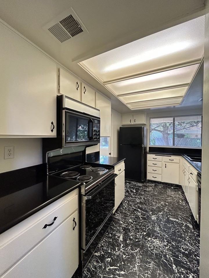 1001 Creekside Way #F - Photo 4 of 24