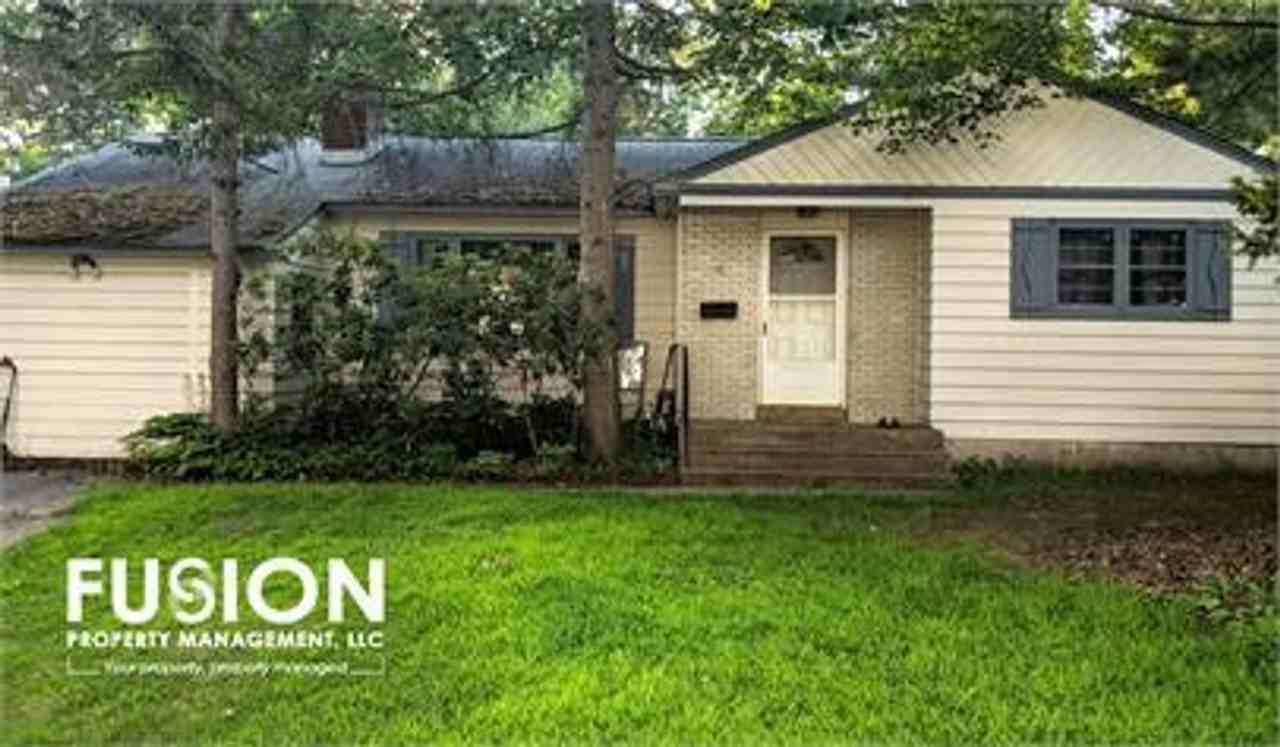 6 Warner Ave - Photo 3 of 11