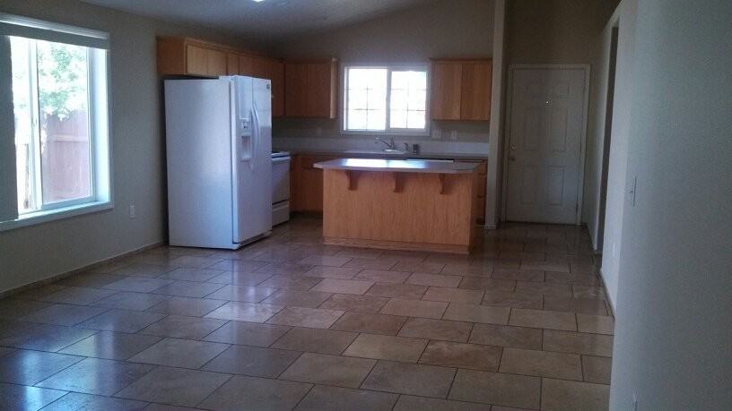 3035 Ne Buel Dr - Photo 4 of 12