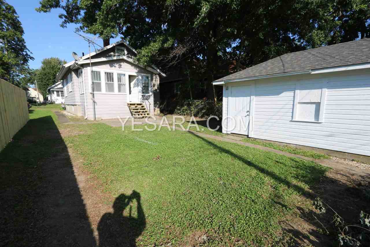 1943 Bertsch Ave - Photo 2 of 19