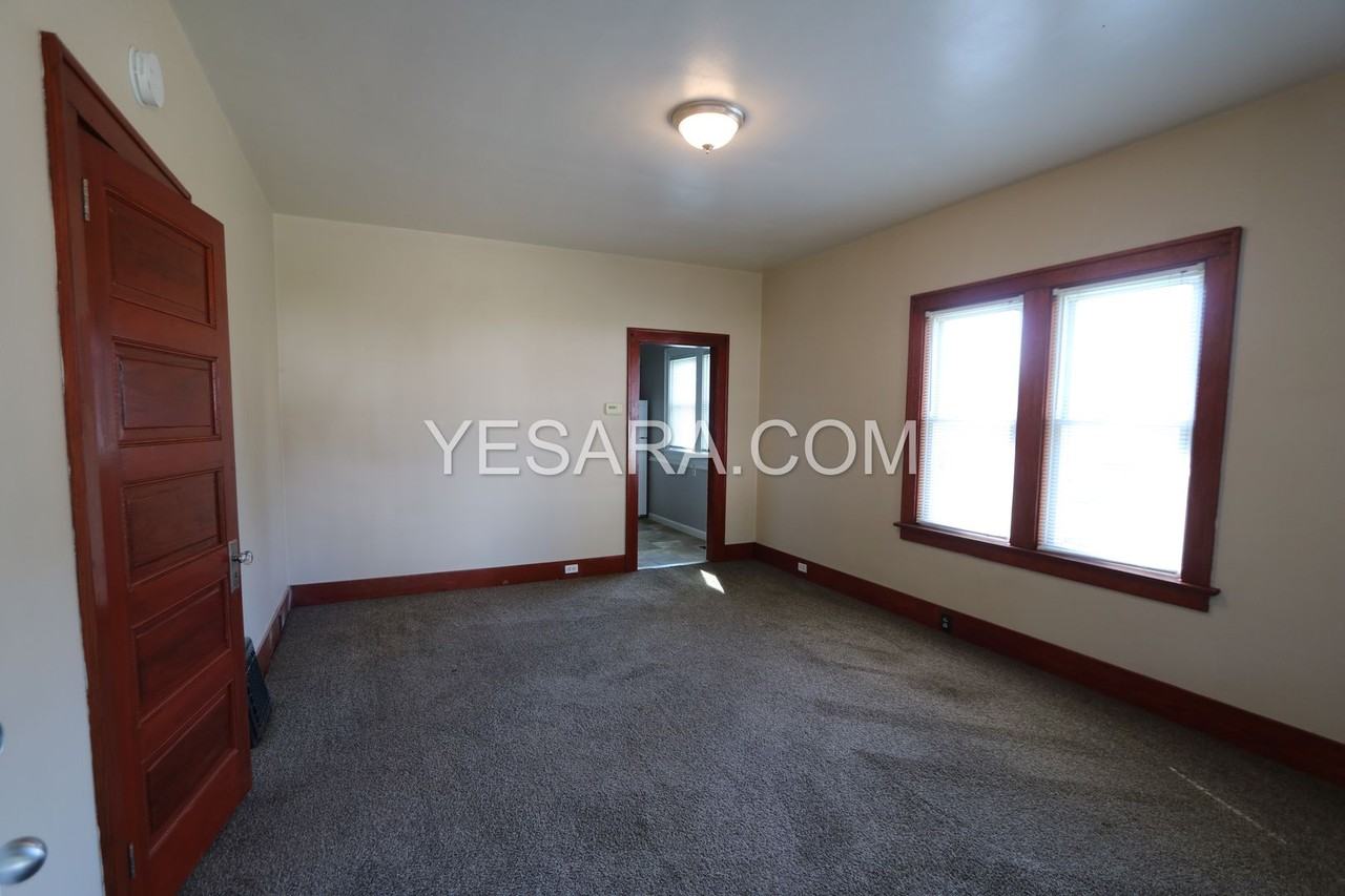 1943 Bertsch Ave - Photo 6 of 19