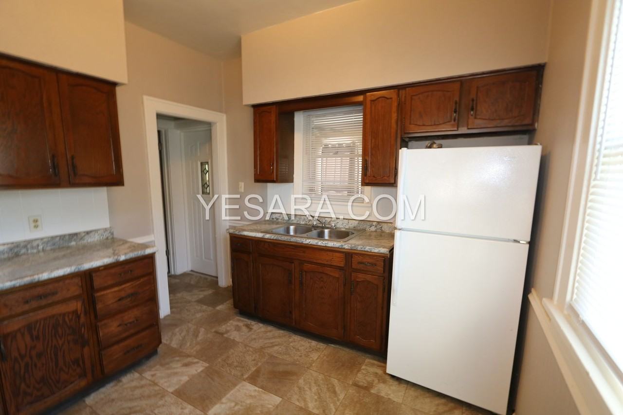 1943 Bertsch Ave - Photo 7 of 19