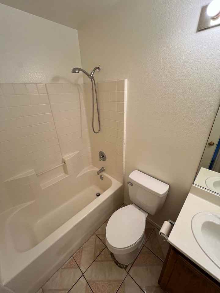 825 Hyattsville St - Photo 3 of 24