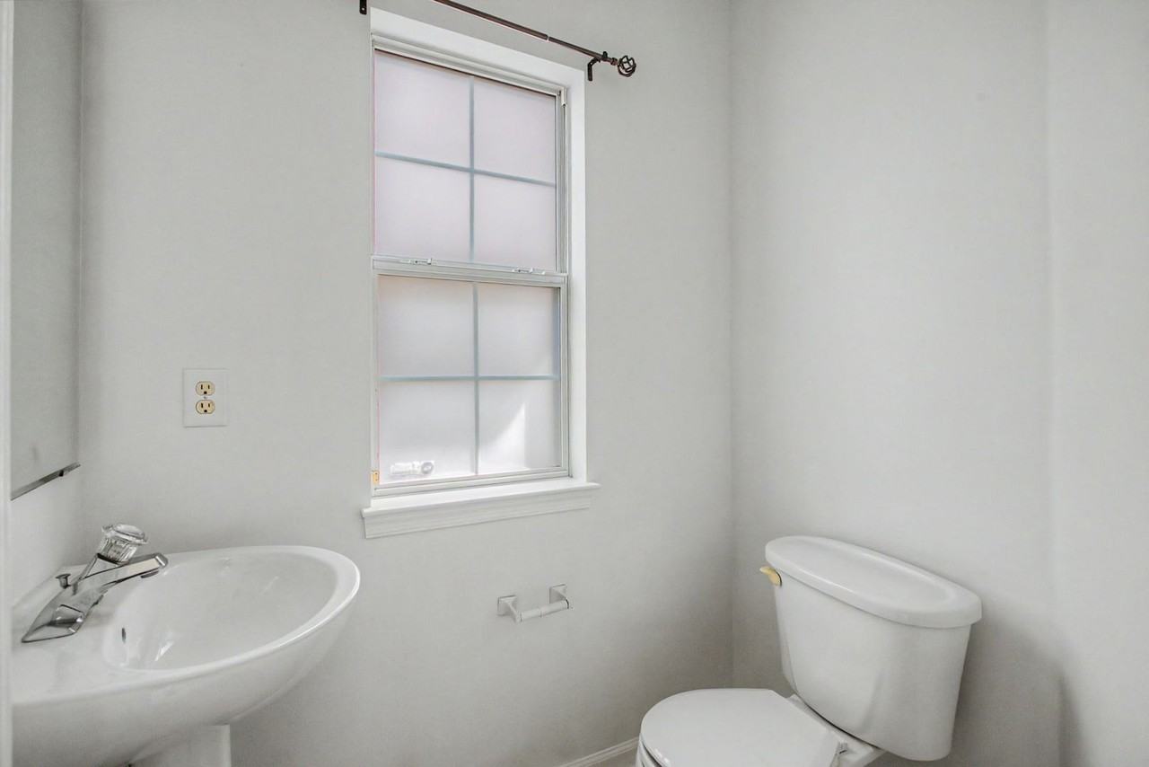 960 Drivers Ln - Photo 2 of 15