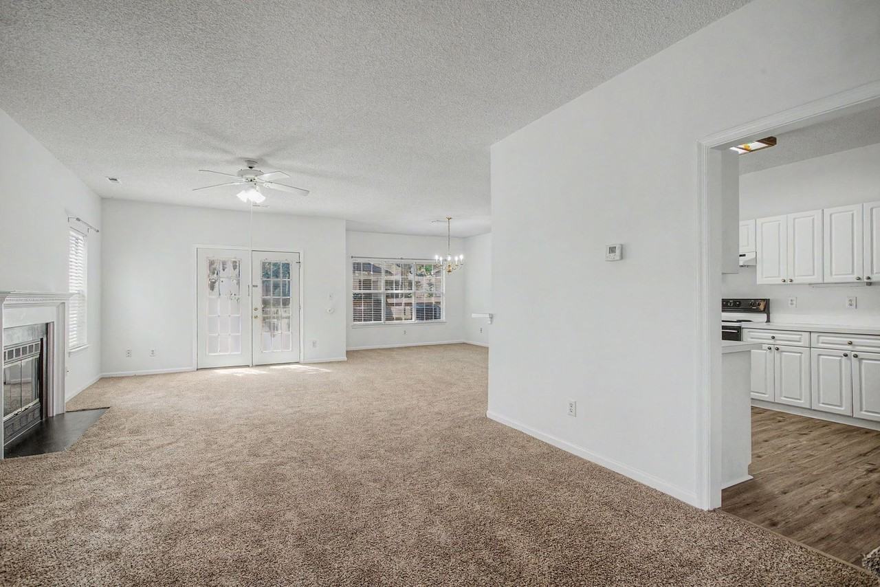 960 Drivers Ln - Photo 3 of 15