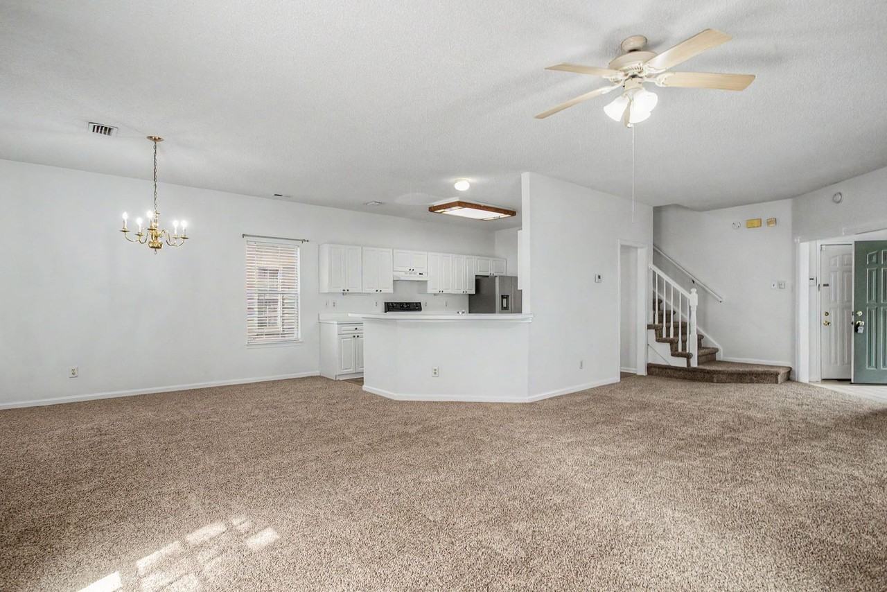960 Drivers Ln - Photo 4 of 15