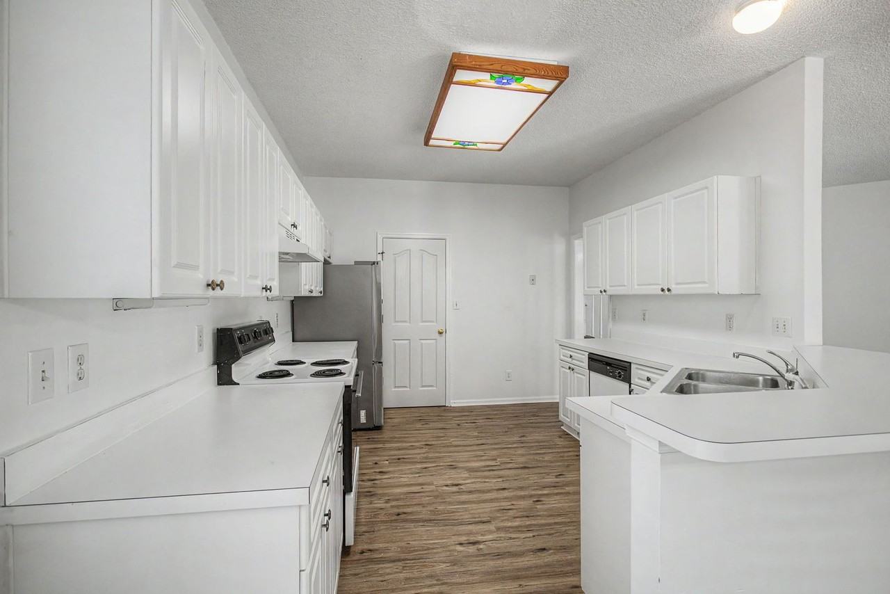 960 Drivers Ln - Photo 5 of 15
