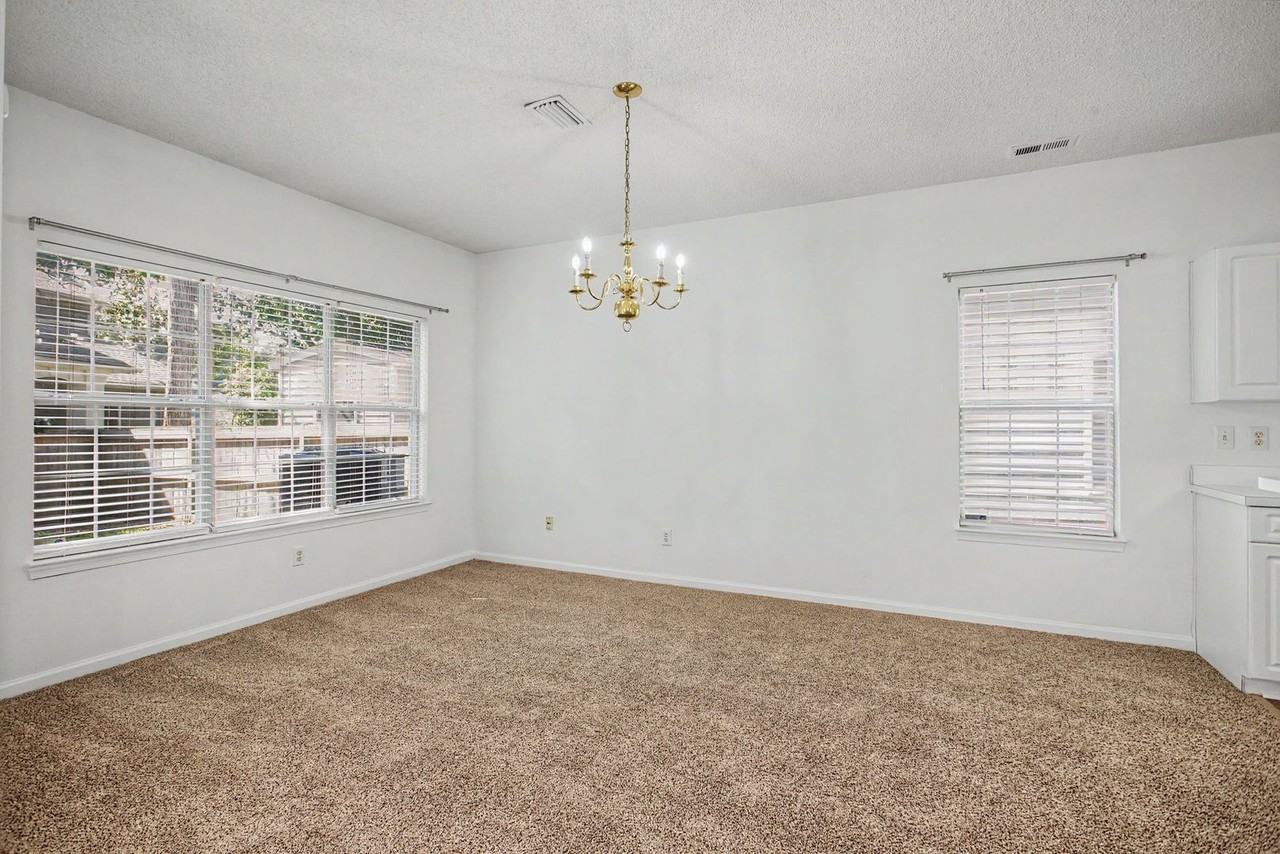 960 Drivers Ln - Photo 7 of 15