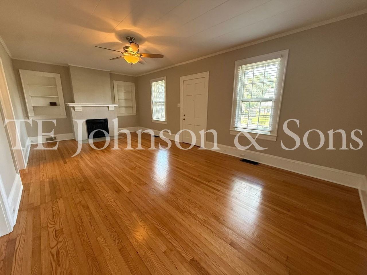 817 S Hawthorne Rd - Photo 3 of 50