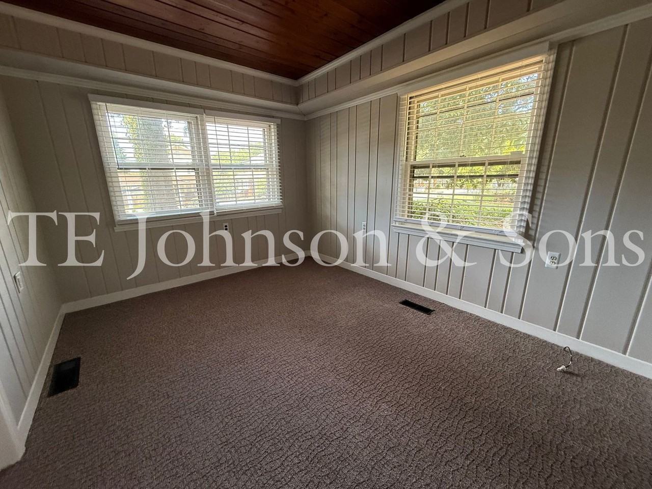 817 S Hawthorne Rd - Photo 7 of 50