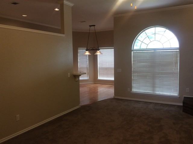 728 SW 155th Pl - Photo 2 of 15