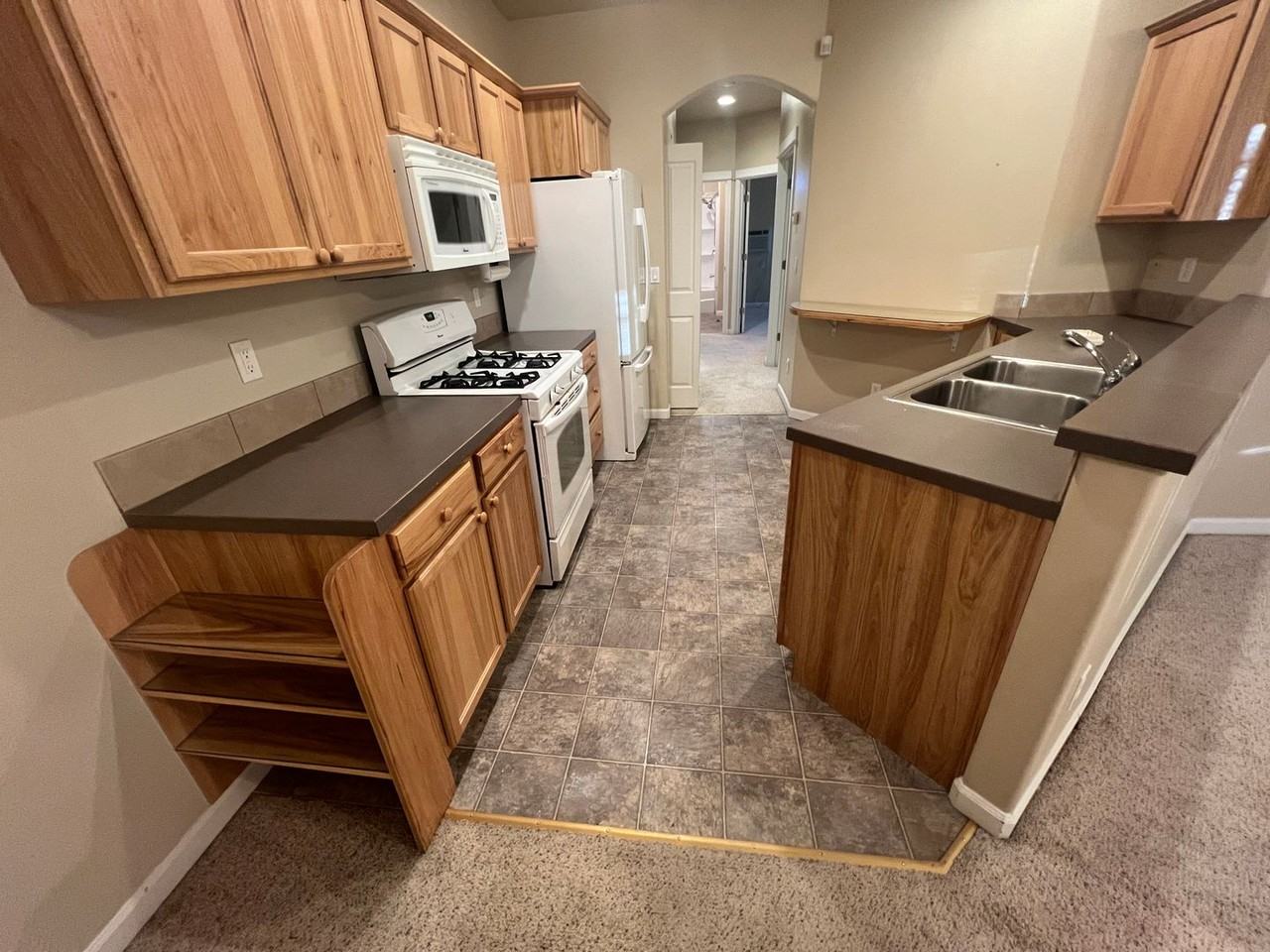 2301 Ne Mary Rose Pl - Photo 3 of 7
