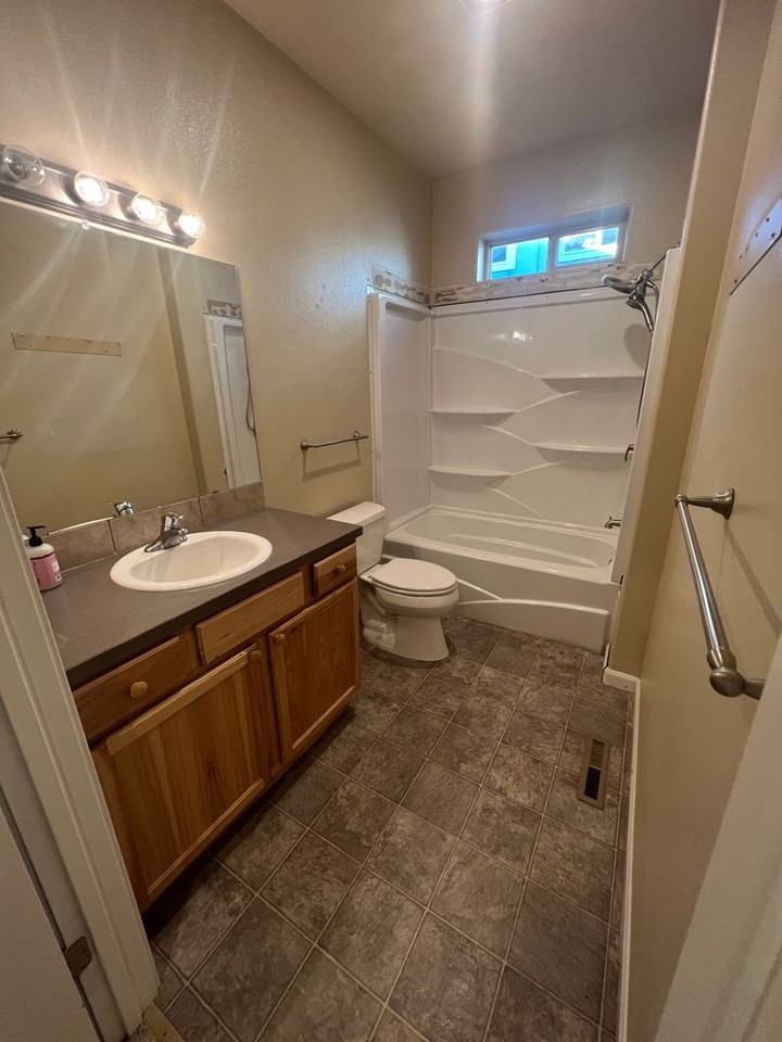 2301 Ne Mary Rose Pl - Photo 6 of 7